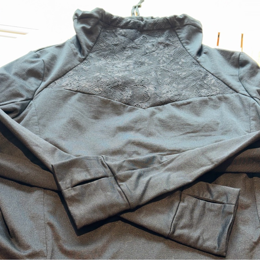 Fabletics Zaylee Funnel Neck Long Sleeve Pullover Black Fleece lace/snakeskin